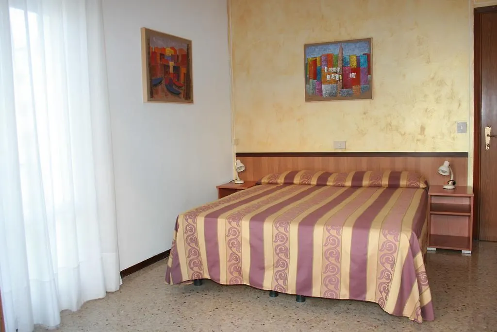 Hotel Antille E Azzorre Лидо-ди-Езоло