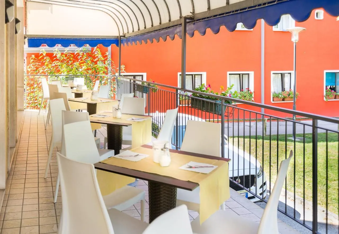 Hotel Antille E Azzorre Лидо-ди-Езоло 3*,  Италия